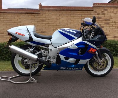 Modern Classic: ​SUZUKI GSX-R750 SRAD