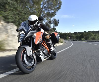 2016 KTM 1290 SUPER DUKE GT Review