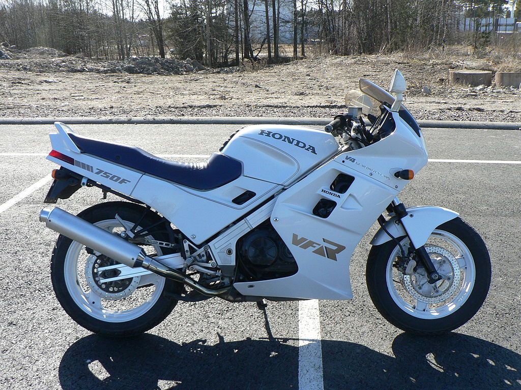 Suzuki VFR750F Interceptor