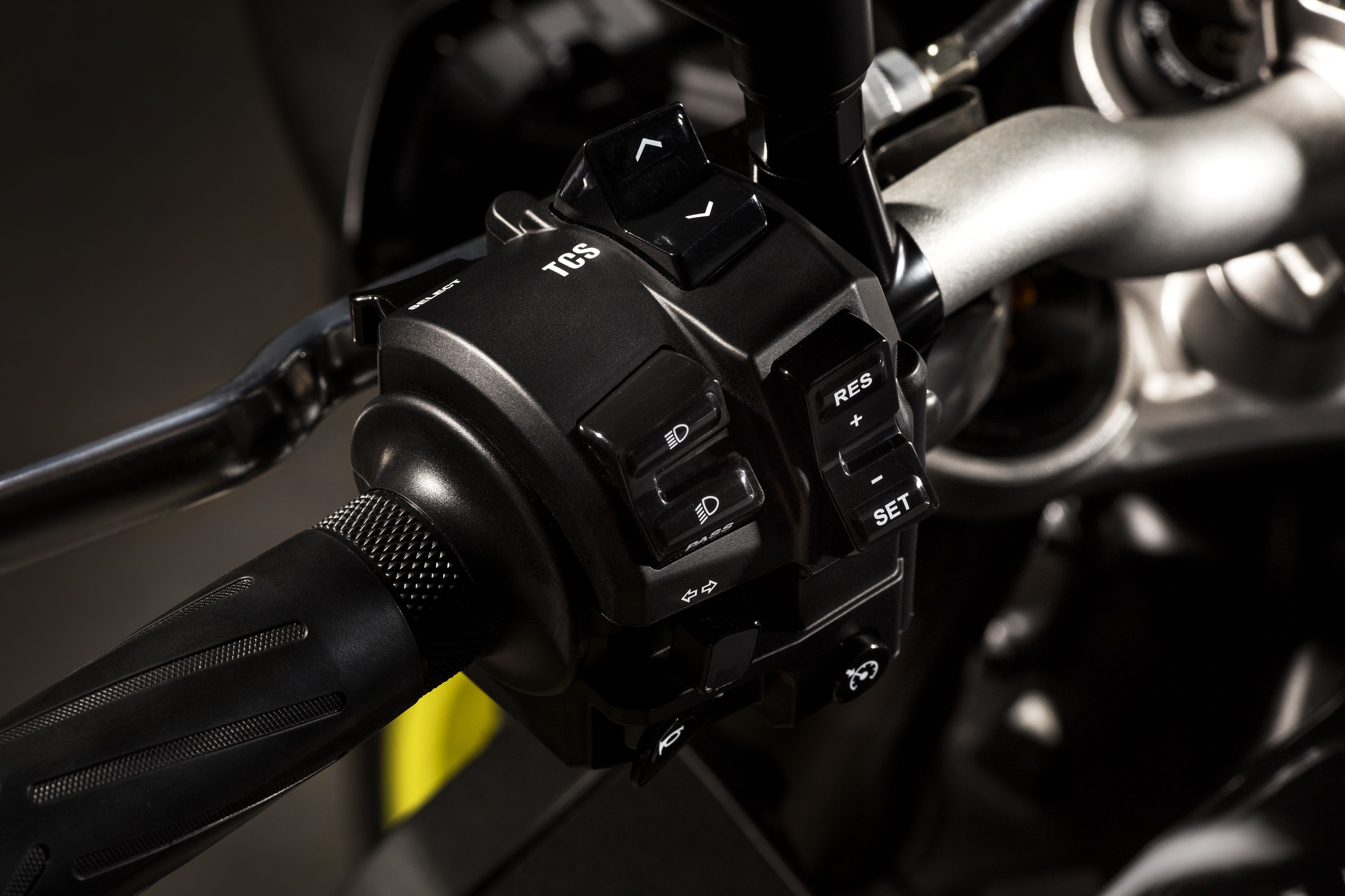 Yamaha MT10 Switchgear