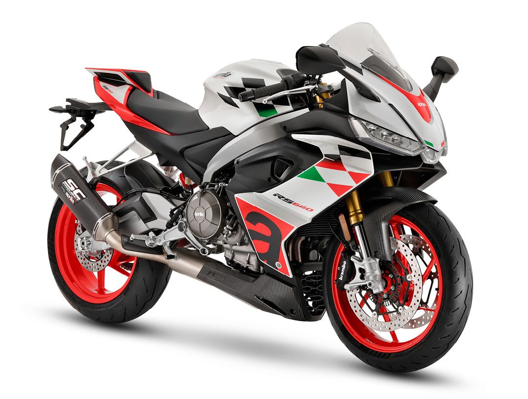 Aprilia RS660 Extrema front three quarter studio static