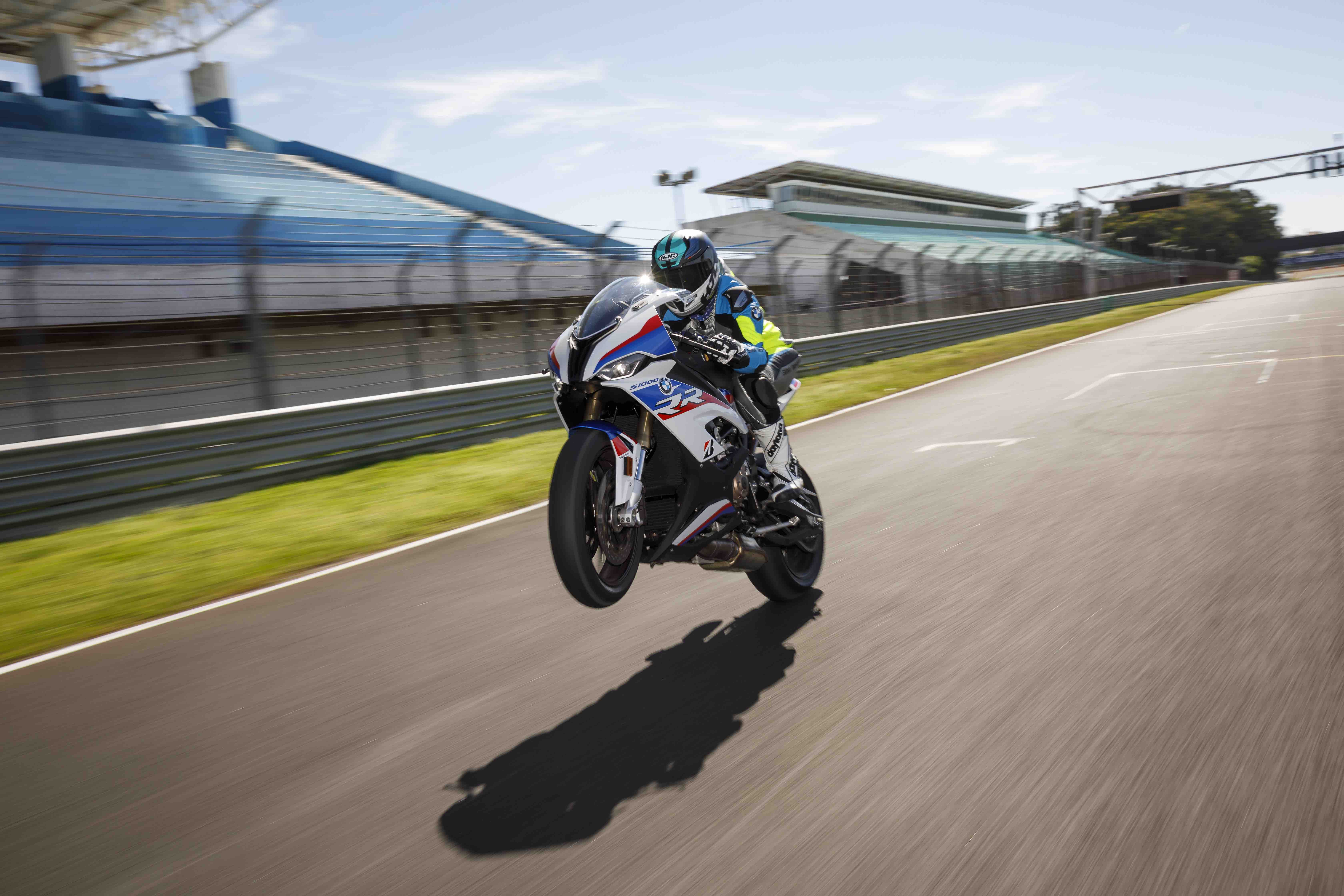 BMW S1000RR 2019 Wheelie