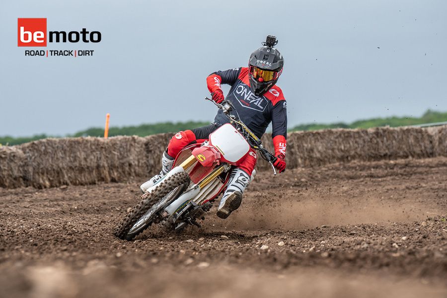 Cannondale MX400 Dirt Bike cornering on dirt