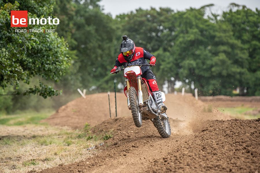 Cannondale MX400 Dirt Bike wheelie on dirt