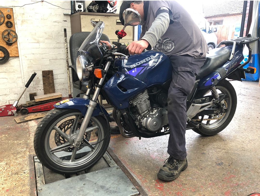 Honda CB500 MoT test