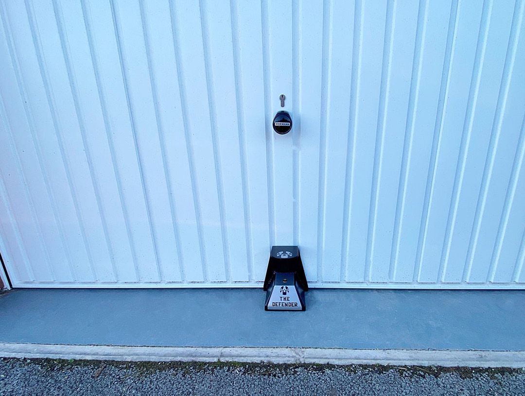 Image4 Security garage door defender in use
