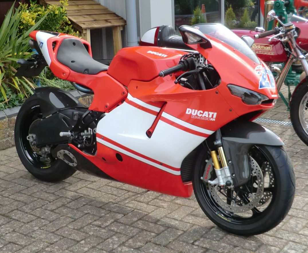 Ducati Desmosedici D16 front view