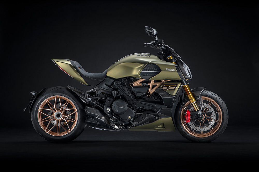 The Ducati Diavel 1260 Lamborghini press image on black background