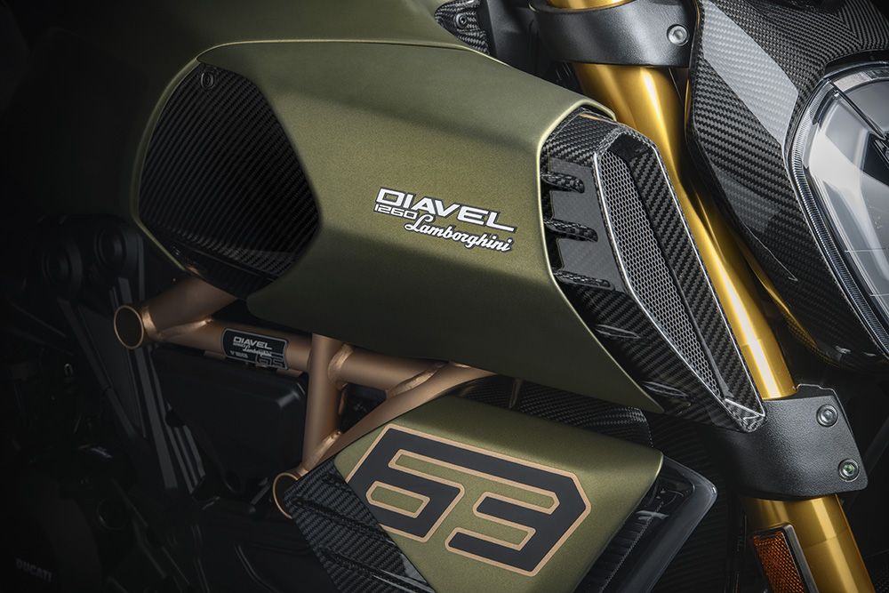 Close up look at the design of the Ducati Diavel 1260 Lamborghini