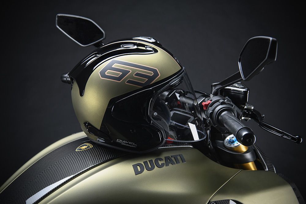 Ducati Diavel 1260 Lamborghini 63 Helmet design