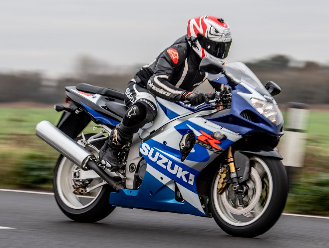 Suzuki GSX-R1000 K2 MCN Compare BeMoto