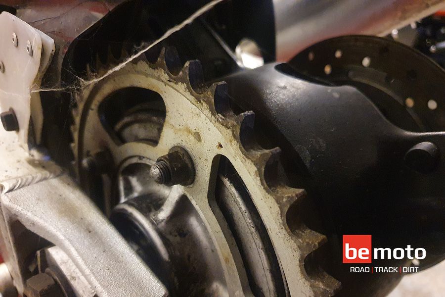 BeMoto Project GSX-Reborn Suzuki GSX-R600 K3 rusty sprocket