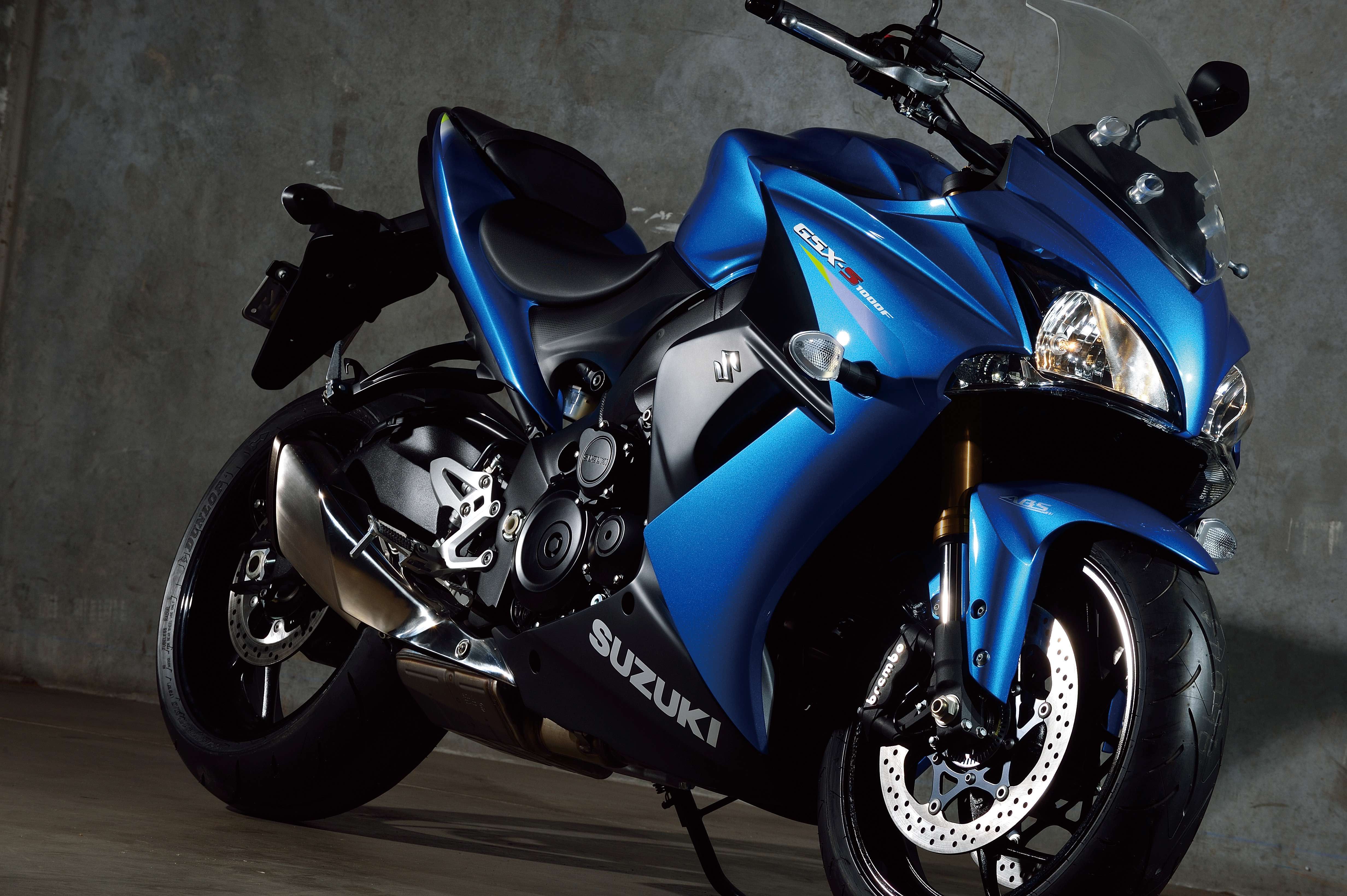 Suzuki-GSX-S1000F in blue