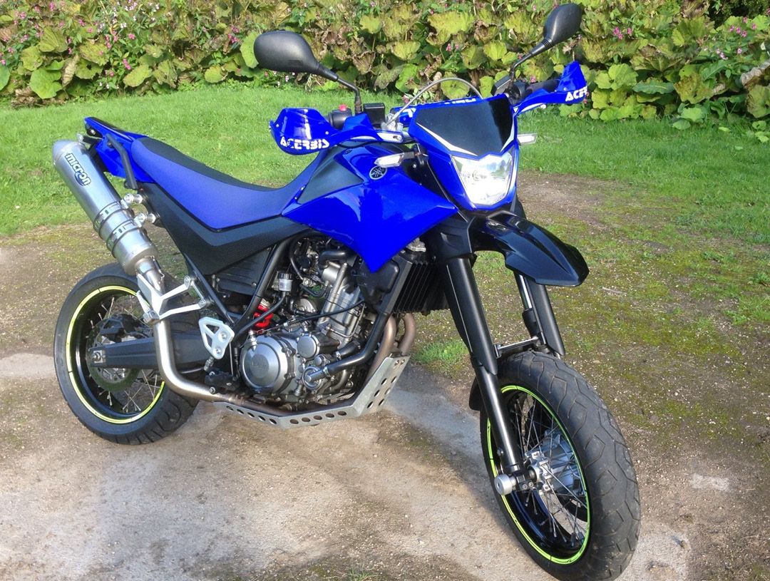 Yamaha XT660X blue static 