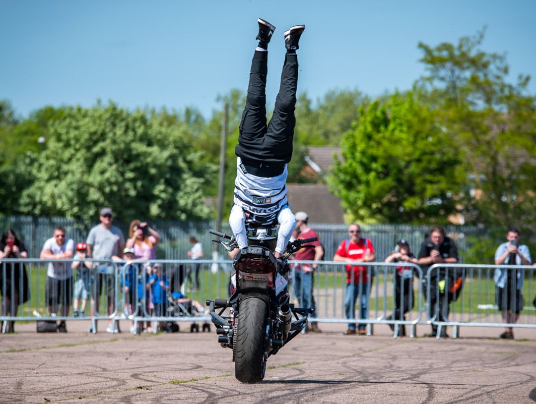 Jonny Davies stunt rider Kawasaki ZX-6R headstand