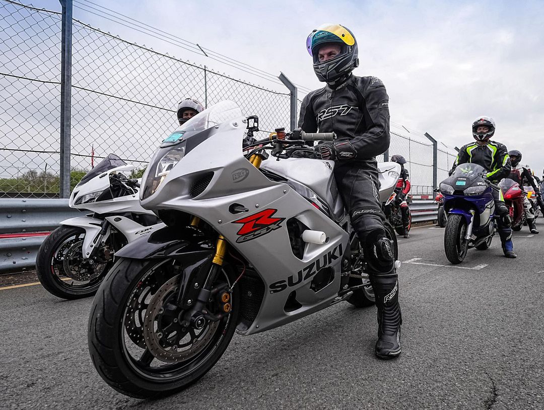 Jonny Davies stunt rider Suzuki GSX-R1000 trackday donington park