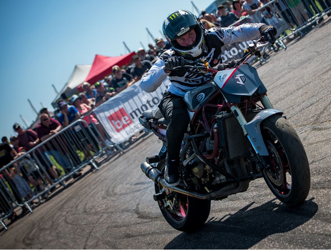 Jonny Davies stunt rider Kawasaki ZX-6R drifting MCN Festival