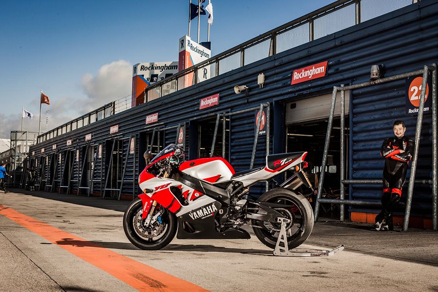 R7 OW-02 in the pits at Rockingham Circuit with Kar Lee