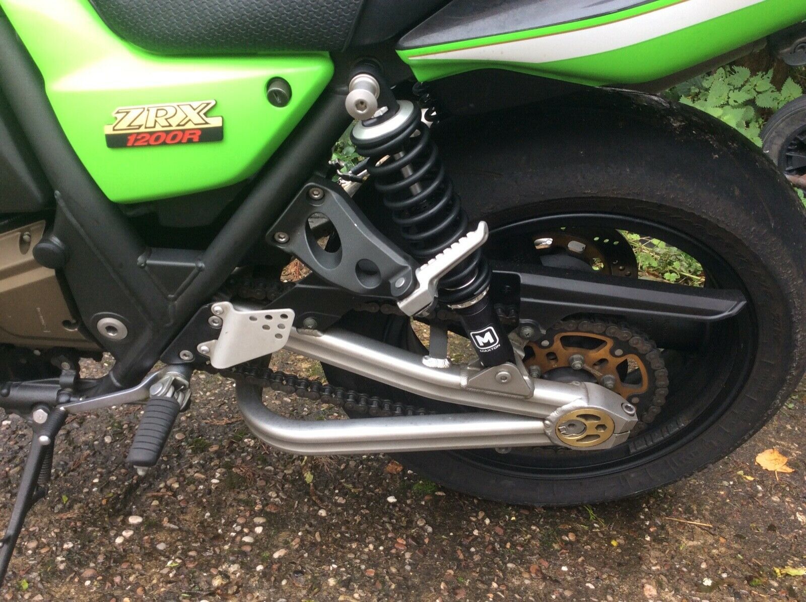 Kawasaki ZRX12000 swingarm shocks