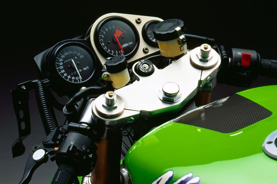 Future Classic Kawasaki ZX-7R 1996 speedo rev counter clocks tank bars yokes