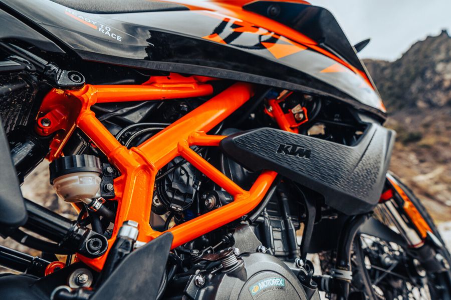 KTM 390 ADVENTURE SW 2023 detail frame engine bodywork