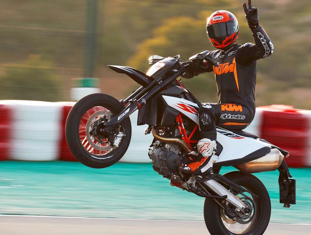 KTM 690 SMC R Wheelie one handed Luke Brackenbury