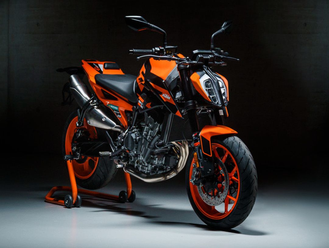 KTM 890 DUKE GP static studio 2022