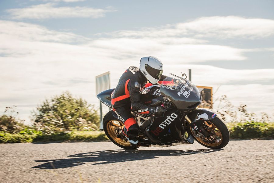 LambChopRides Beasty FireBlade ridden by Karl Lee photo by Jason Critchell