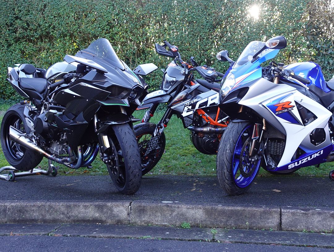 Kawasaki Ninja H2 KTM 690 SMC R Suzuki GSX-R1000 K8