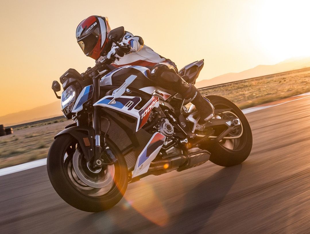 2023 BMW M 1000 R race track action