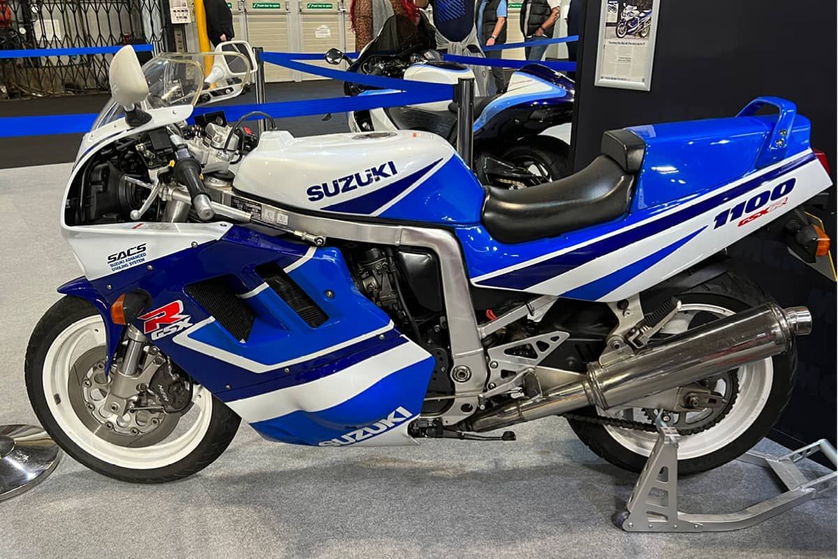 MCN Dream Garage - Blue and White Suzuki GSX-R1100M (1991)