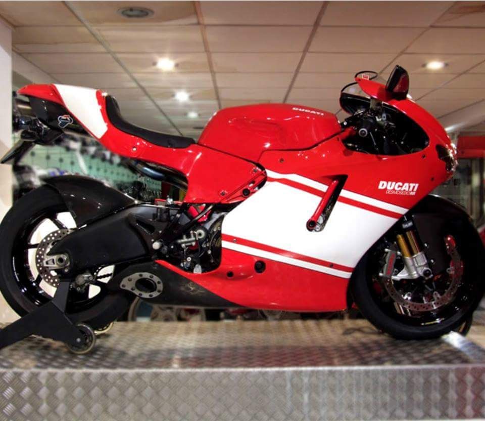 Ducati Desmosedici D16 side view