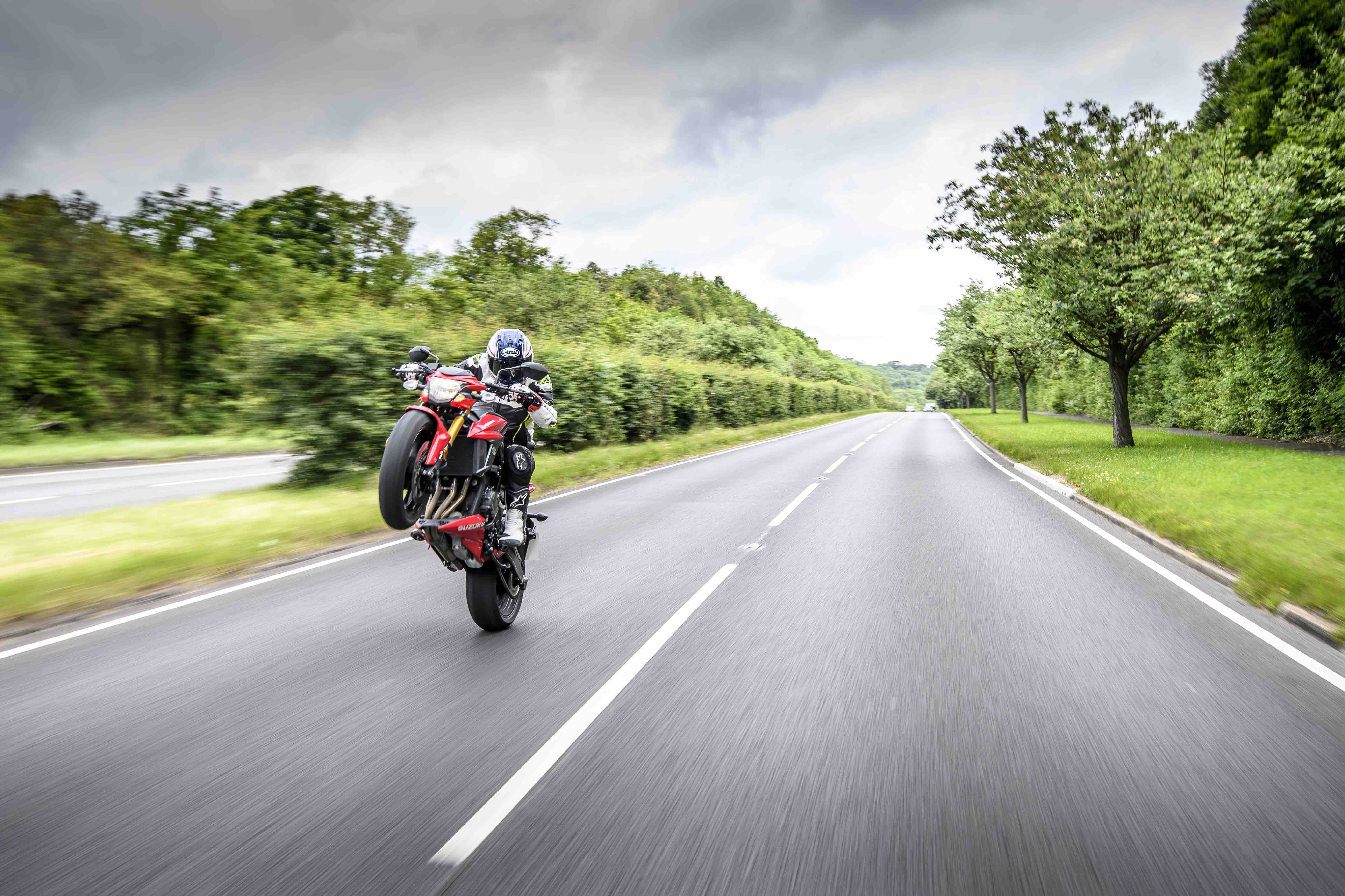 Suzuki GSX-S750 Wheelie