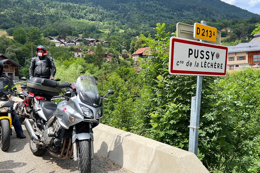 Pussy France sign