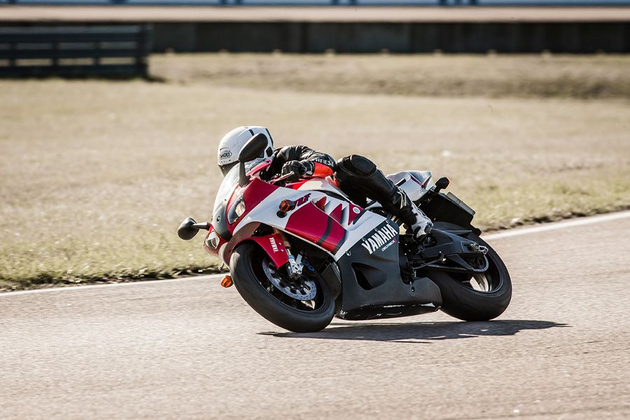 Yamaha R7 in right hand bend at Rockingham Circuit