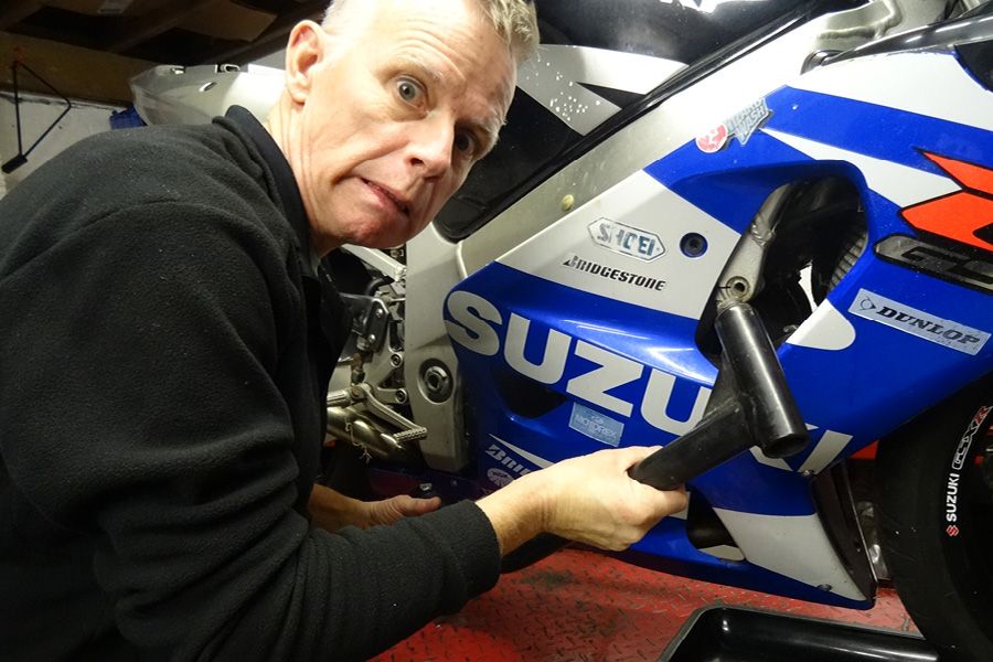 Bruce Dunn removing crash bars from the Suzuki GSX-R600 K3