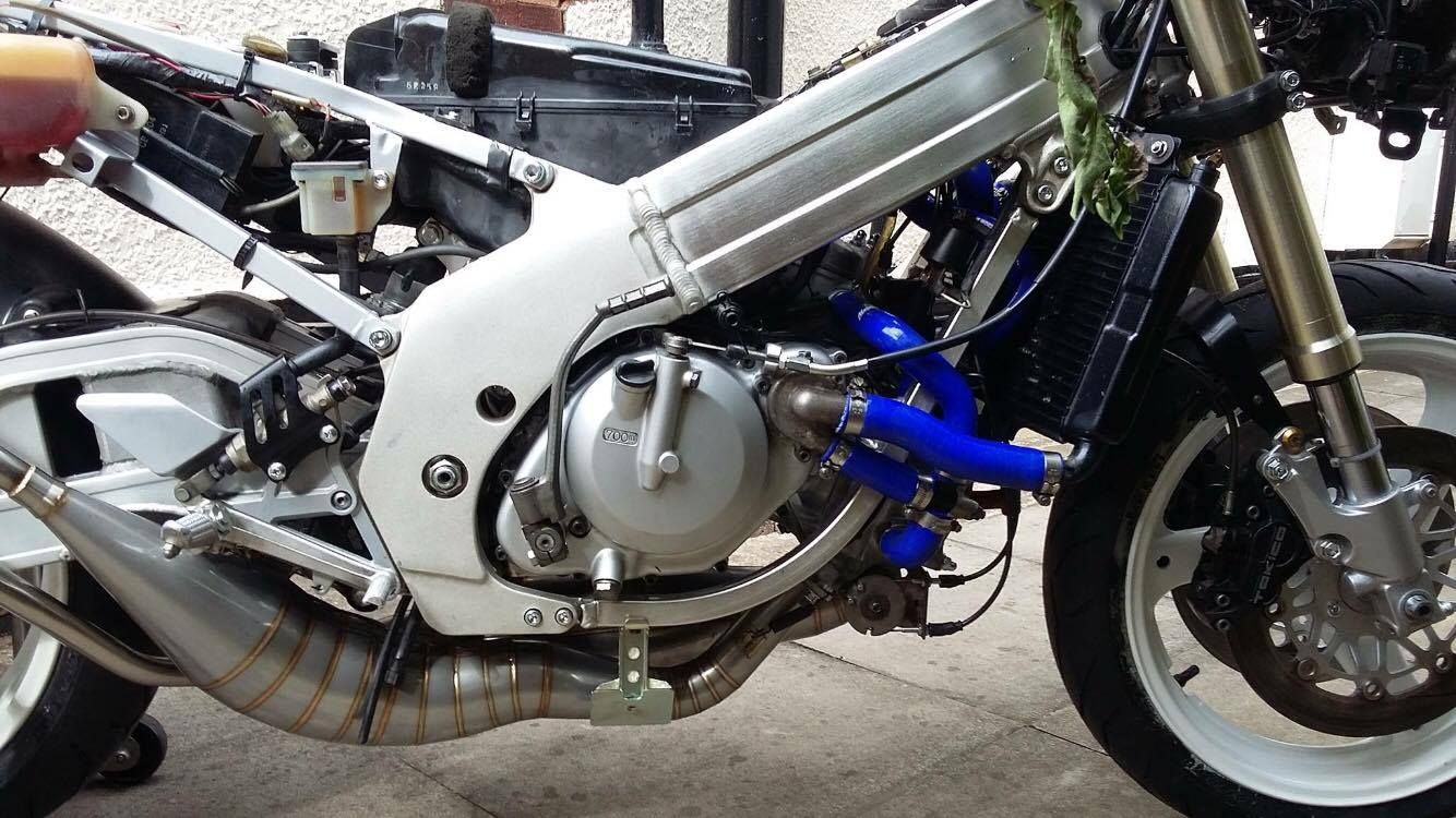 Suzuki-RGV-250-Naked