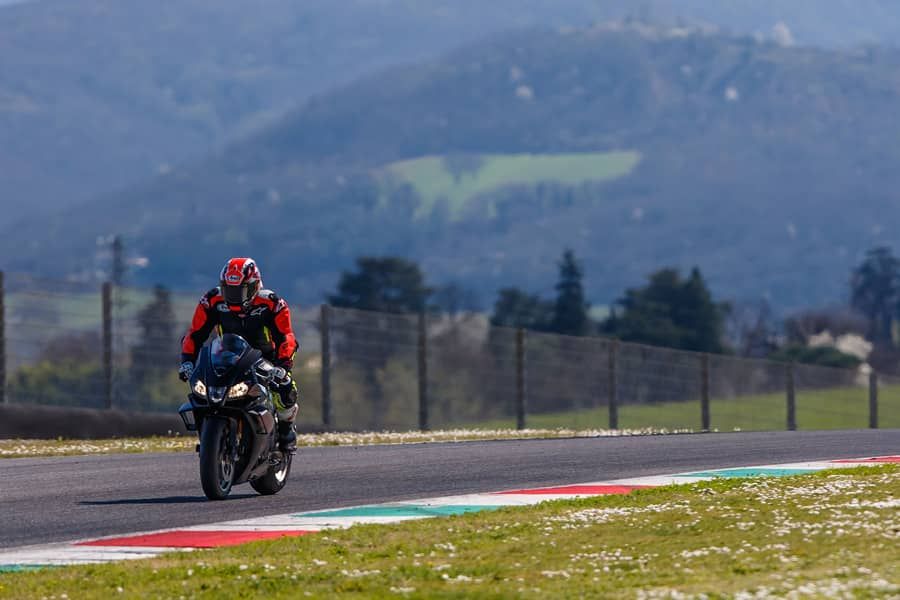 RSV4 100 Factory 2020 Pit lane Test Ride