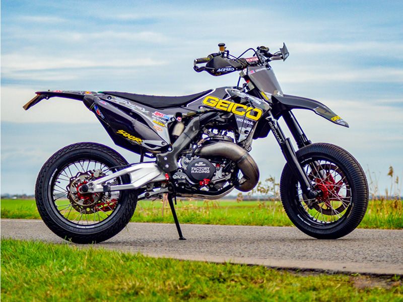 Smoking Skills: Honda CR500 Supermoto special