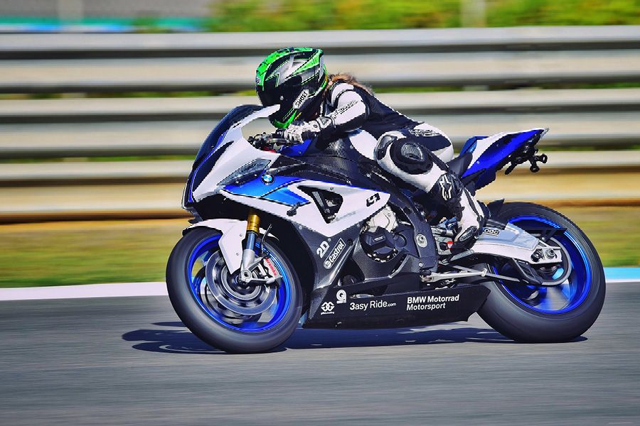 Joanna Benz riding a BMW HP4 Superbike on a Trackday