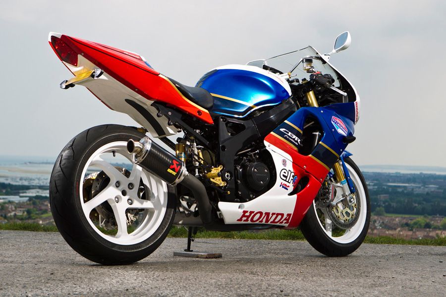 Honda fireblade with tt legends paintwork