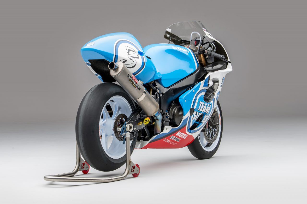 Team Classic Suzuki GSX-R750 SRAD rear three quarter view