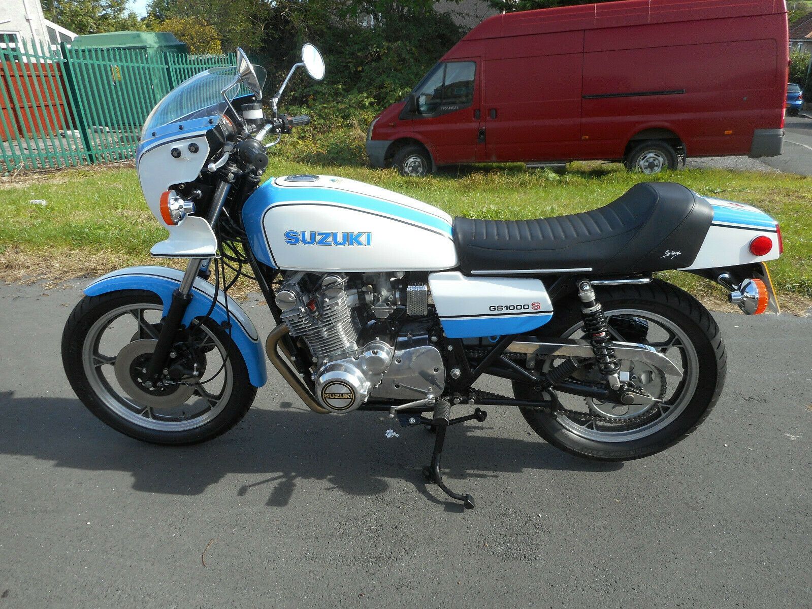 Left side static photo of a Suzuki GS 1000 S in blue and white