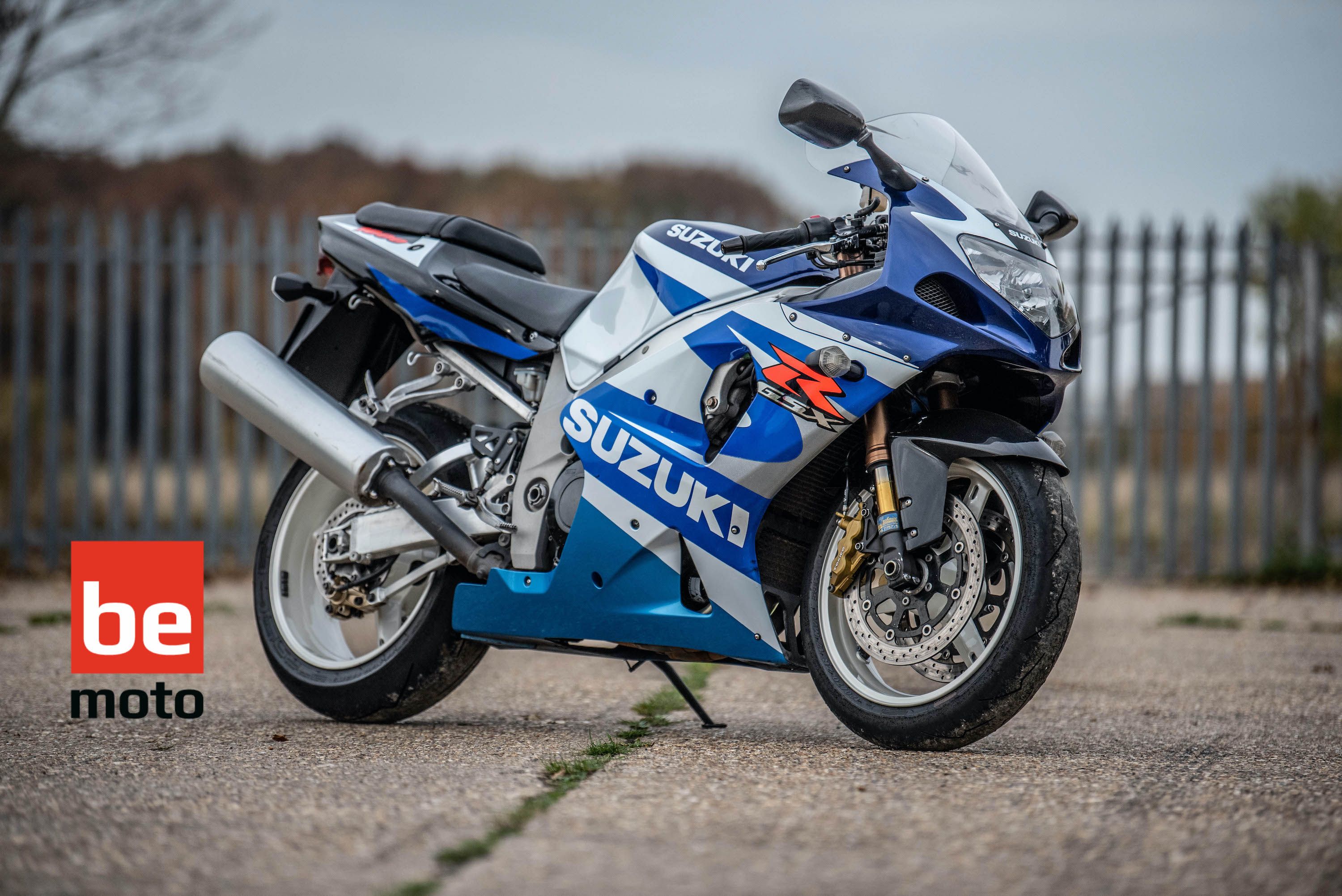 Suzuki GSX-R1000 K1 classic superbike parked up