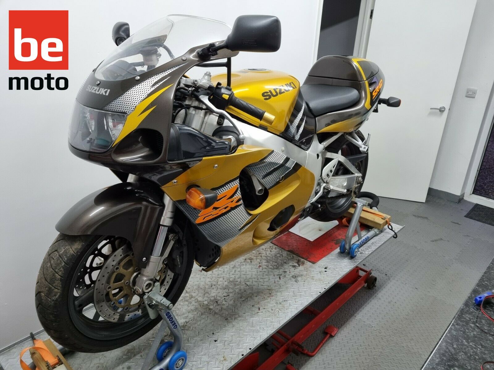 Suzuki GSX-R750 WT SRAD 1996 gold left side static