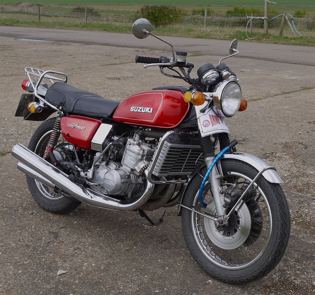 Suzuki GT750 Kettle in red