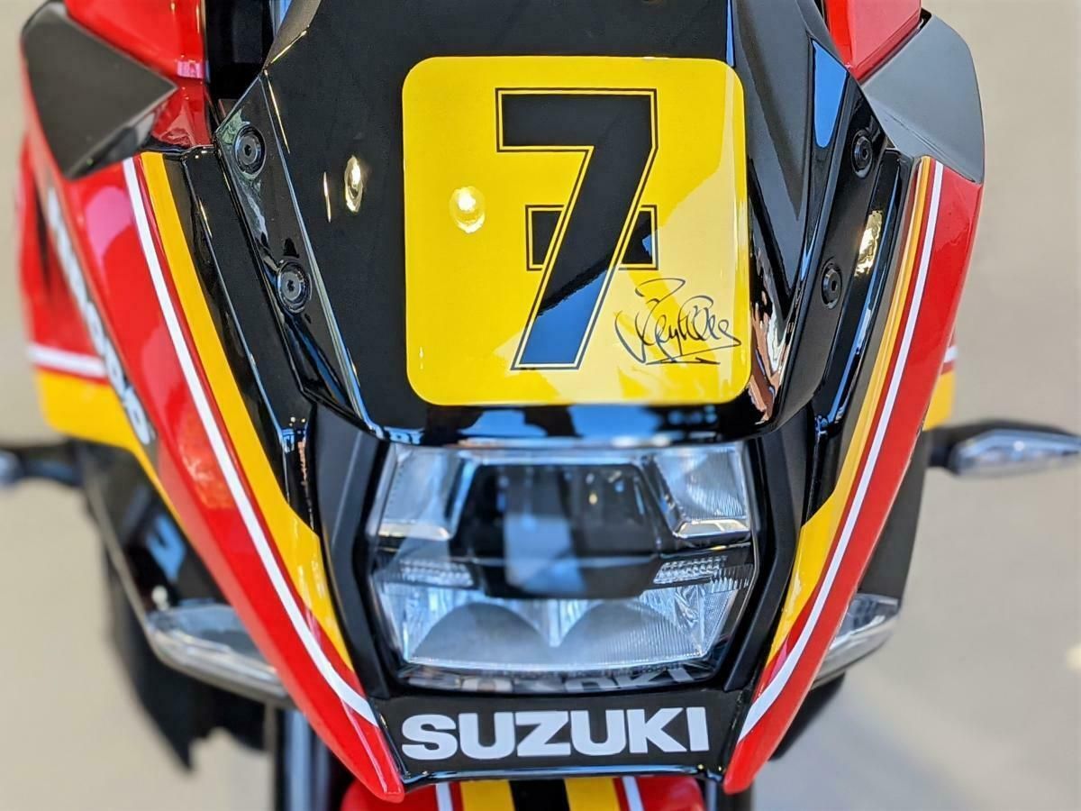 Suzuki Katana 1000 Barry Sheene Special Edition headlight close up