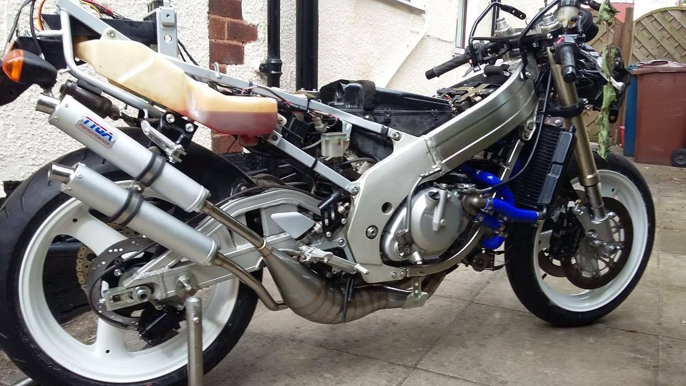 Suzuki-RGV-250-Naked-RHS