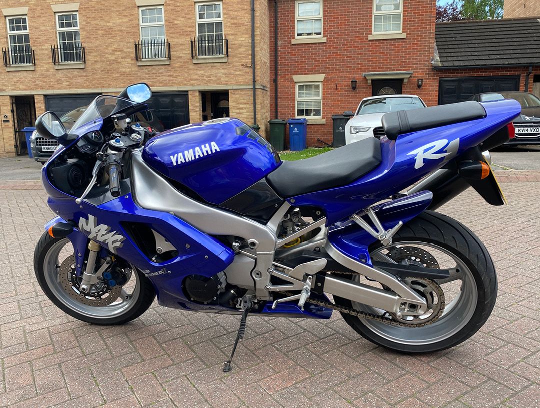 Yamaha R1 (1999) 4XV blue left side