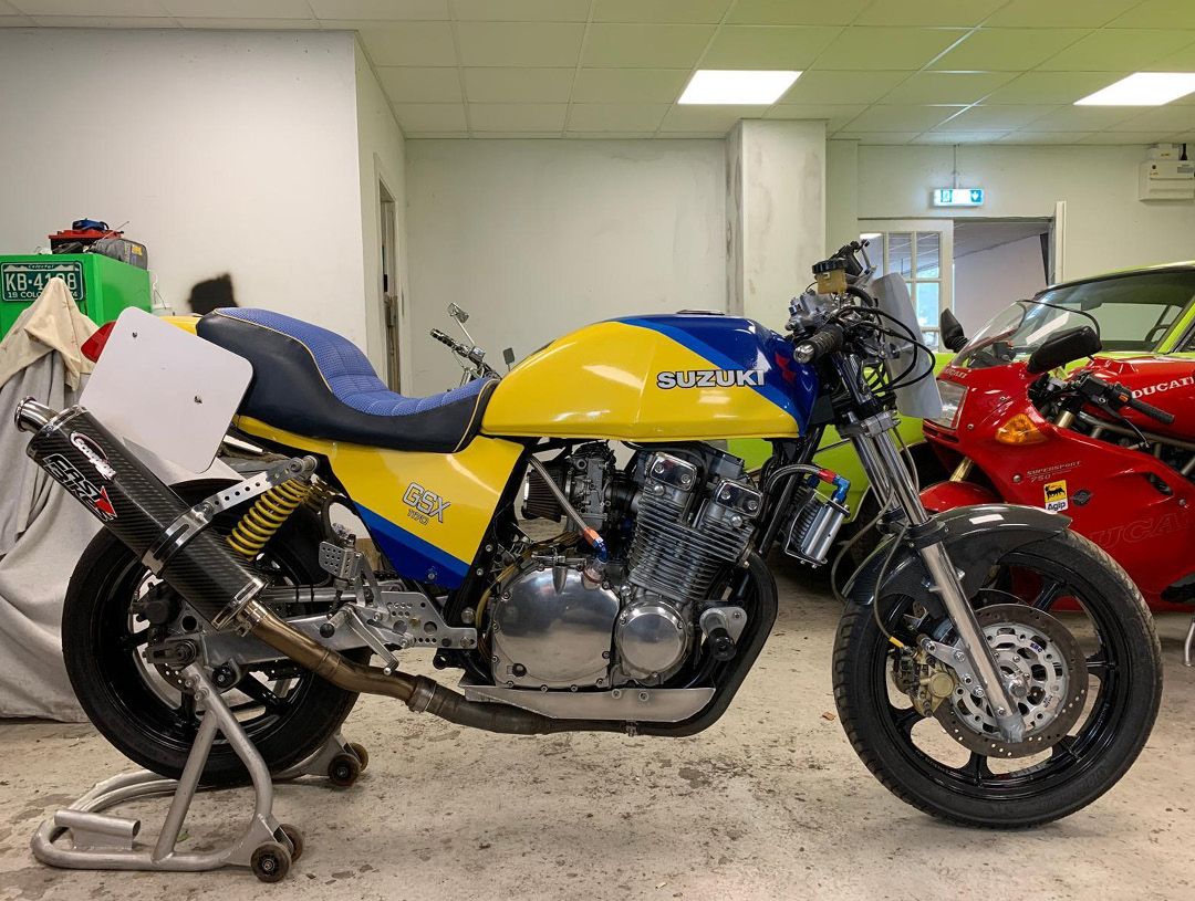 Suzuki GSX1100 in yellow and blue right hand side